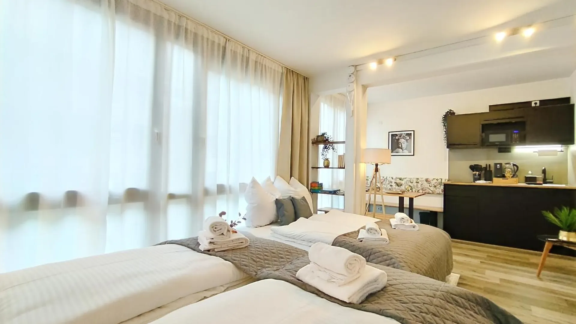 Design-Apartment Fuer Bis Zu 4 Im 1 Og, Modern, Dachterrasse, Grill, Ruhige Lage, Disney Plus, Wii, Lan Und Wlan نورنبيرغ شقة